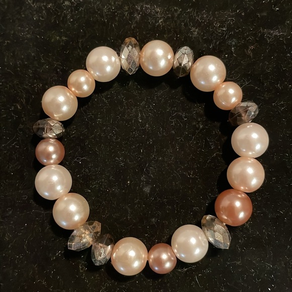 8” white, cream & pinkish round simulated pearl & beads stretch bangle bracelet - Picture 3 of 11